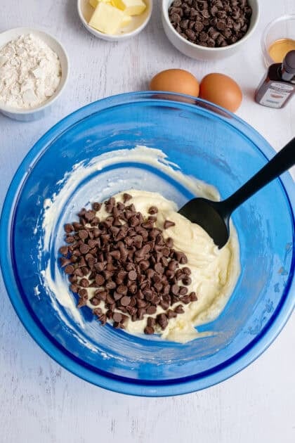 Milk chocolate chips mixed into cheesecake layer mixture