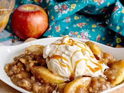 Slow Cooker Apple Crisp with ice cream