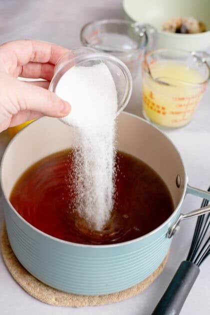 Adding sugar to steeped black tea