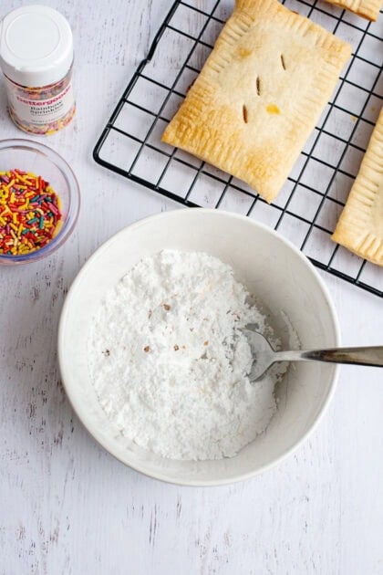 A bowl of powdered sugar