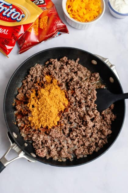 Browned ground beef with seasoning