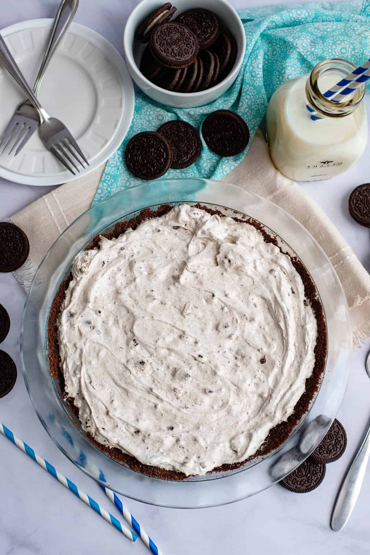 Chilled Oreo cheesecake pie