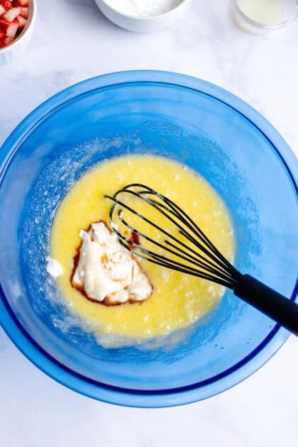 Adding sour cream and vanilla to eggs