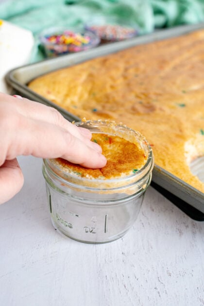 Placing a cake round into a mason jar
