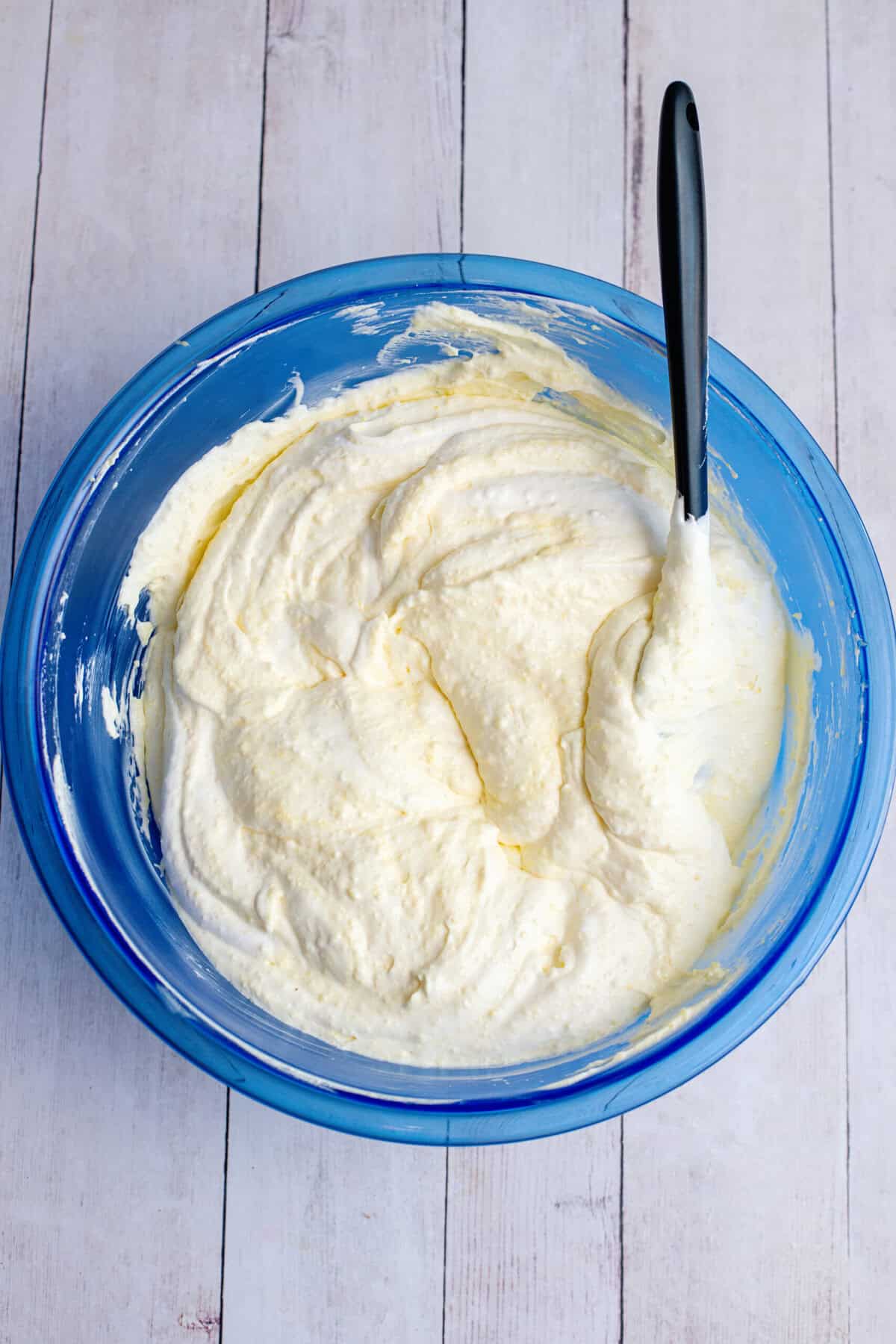 A mixed bowl of creamy vanilla pudding