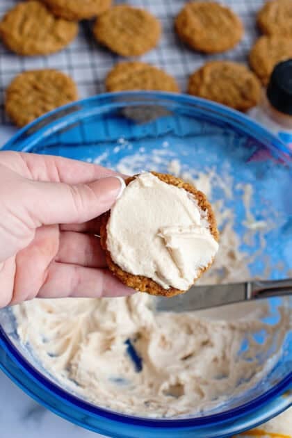 Adding cream cheese filling to pumpkin oatmeal cookies.
