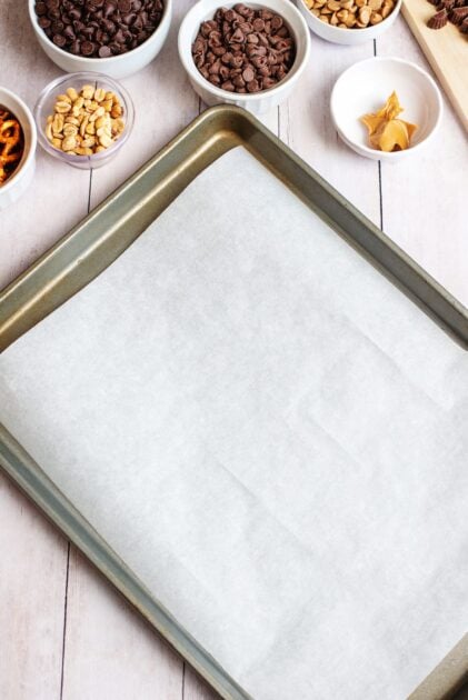 Baking sheet lined with parchment paper